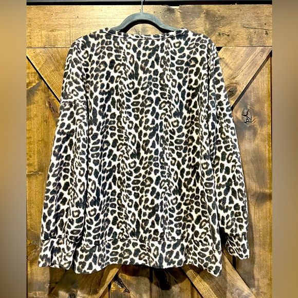 EUC Vanilla Bay Leopard Print Sequin Deer Long Sleeve Top - Picture 12 of 12